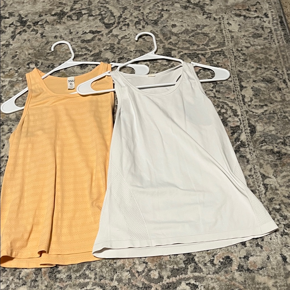 Lightweight Sleeveless Performance Tank Top - White